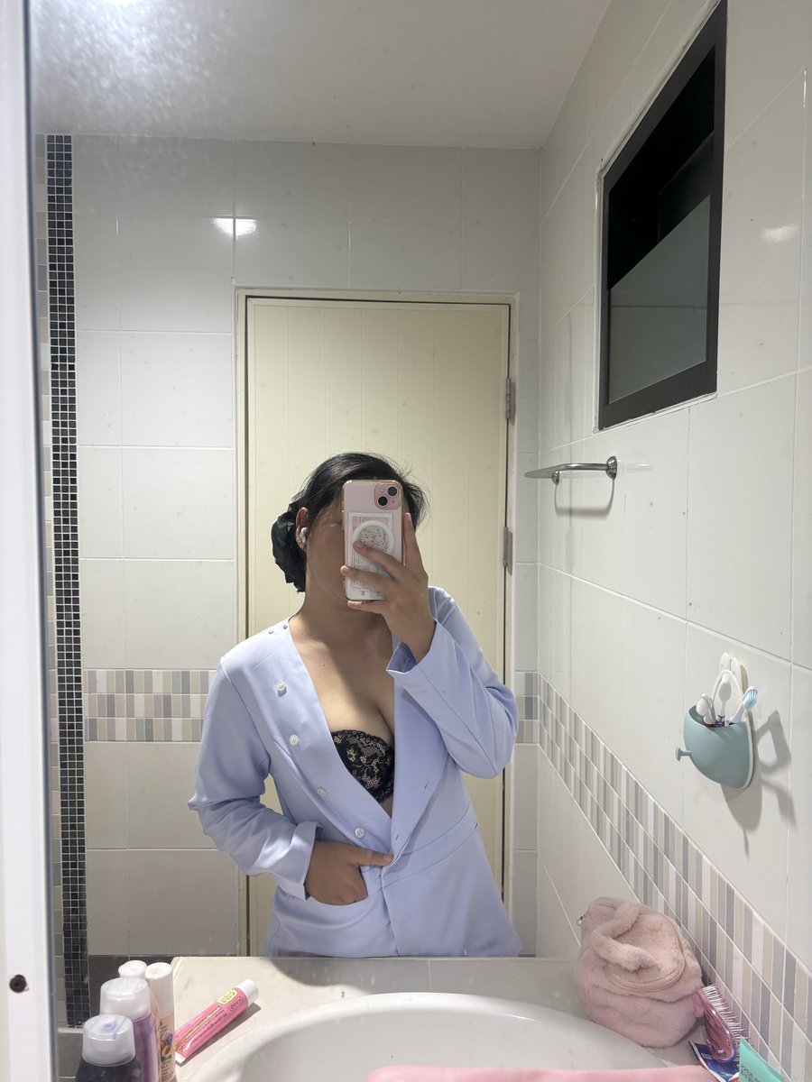 D_nammiii's tweet photo. อร๊ากกกกกข้าไม่ชอบแขนยาว🫩🫩🫩🫩 https://t.co/d9GwqTj99g