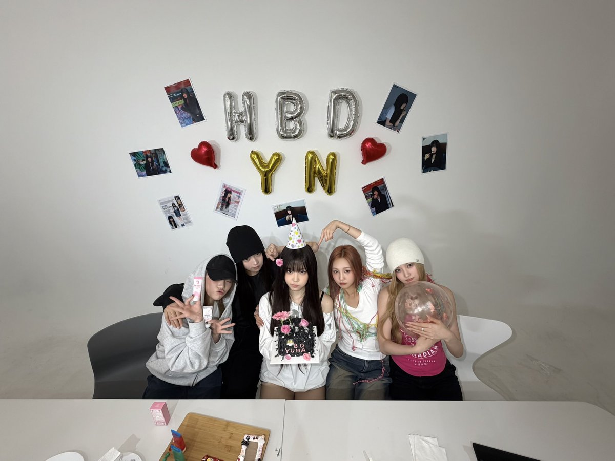 Keyveatz's tweet photo. 유나의 생일 24시 #YUNADAY 종료 1시간 전

#Keyveatz #키비츠
#HAPPYUNADAY
#AOMG https://t.co/ChH0ZwX7Pb