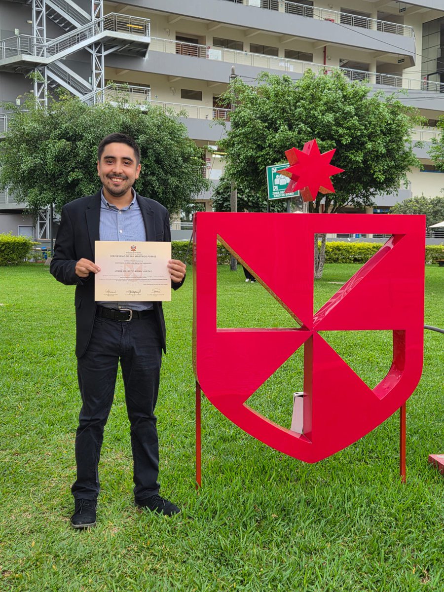 jalbanv7's tweet photo. ¡Oficialmente Licenciado! https://t.co/Mmx0amCjya