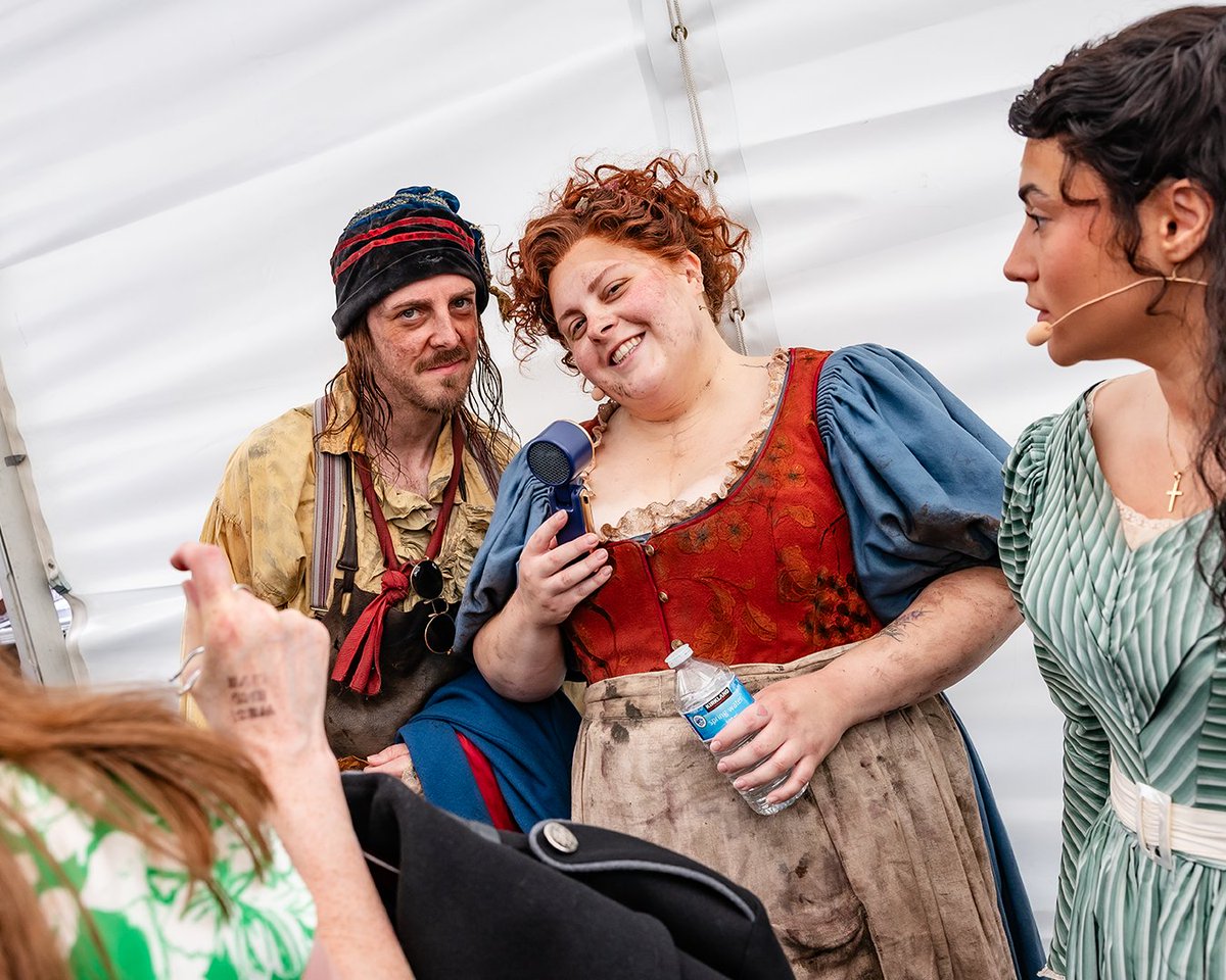 WestEndLIVE's tweet photo. The kind of theatre fans we're channeling today 🪭

📸: Danny Kaan &amp; Pamela Raith https://t.co/aLM82Yn03H