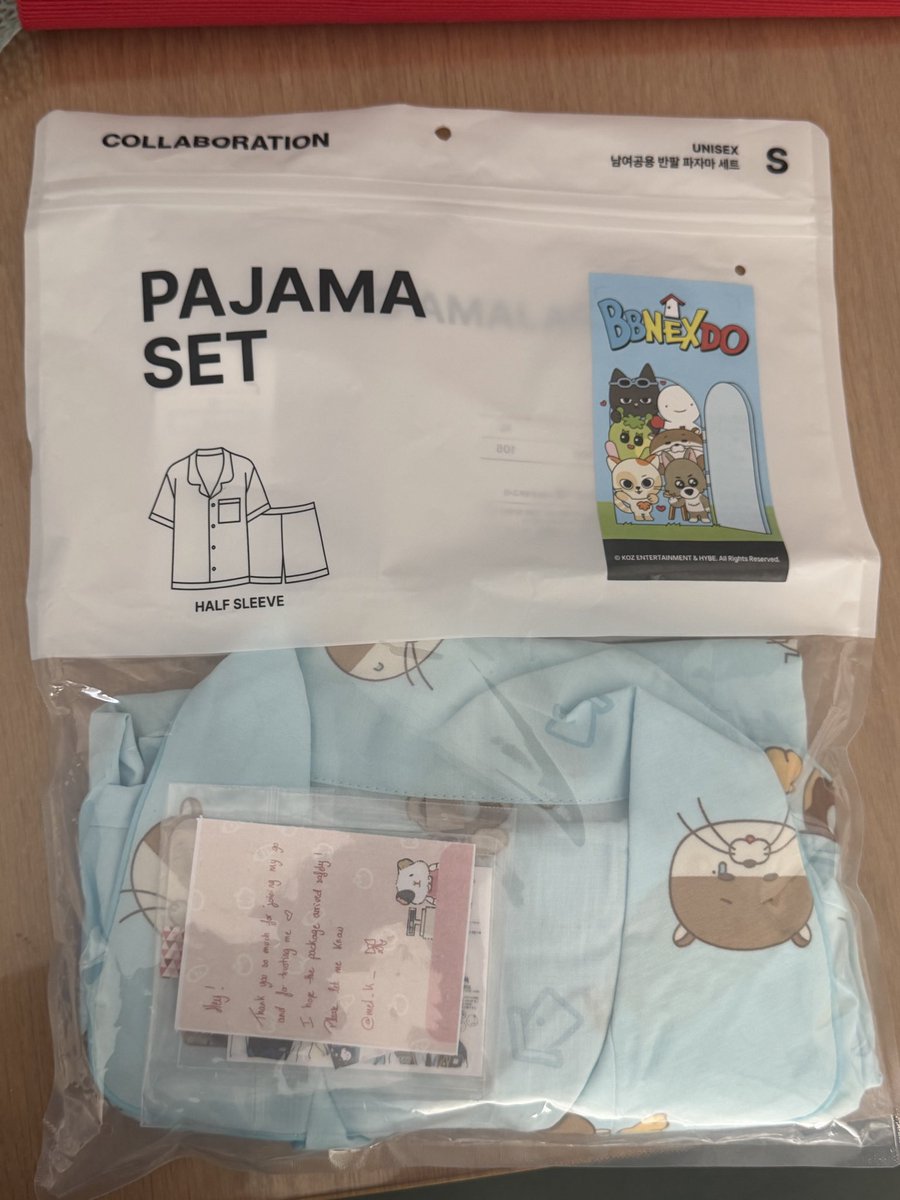 6012riwoo's tweet photo. look at what i finally received hehehe https://t.co/cxRoc68OlL