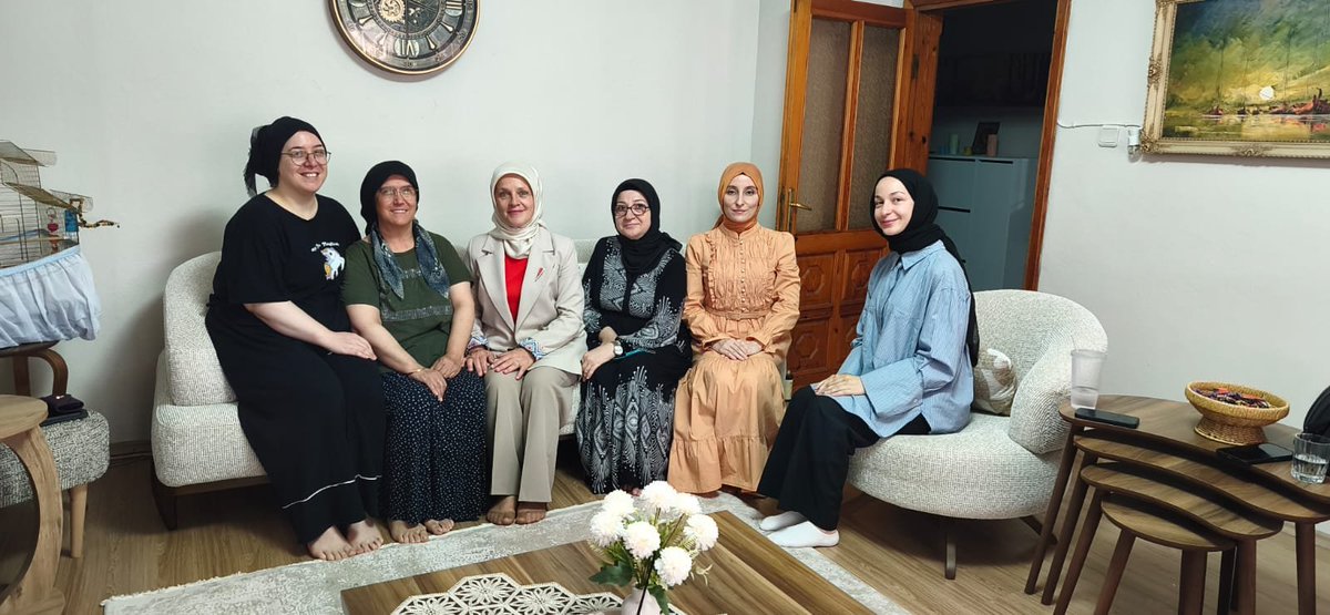sapanca_akkadin's tweet photo. Rüstempaşa Mahallemizde Nurşen Hanım’a gönül dolusu bir ziyaret gerçekleştirdik. 🌸
Samimiyetin, muhabbetin ve gönül bağlarının güçlendiği güzel bir buluşma oldu.
Misafirperverliği için Nurşen Hanım’a teşekkür ediyoruz. 🤍
#HerKapıBirGönül #Rüstempaşa #AKParti

@tugbaisikercan https://t.co/4hR5XzT8lB