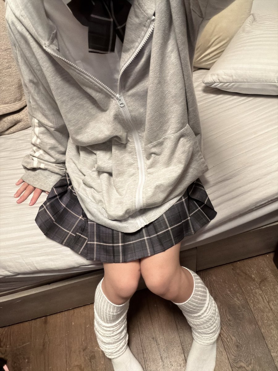 Unc0fi9ured's tweet photo. ルーズソックスめっちゃいい！ https://t.co/JUyI1DUGum