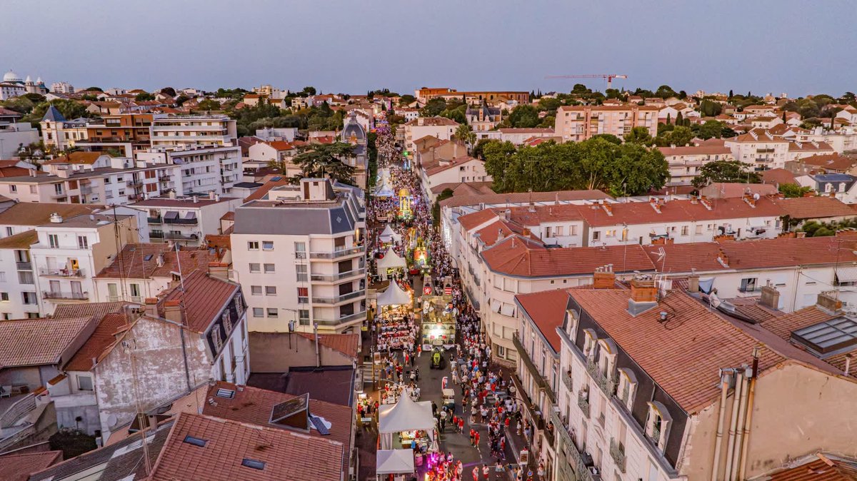 VilleDeBeziers's tweet photo. Nos chars ont pris l’avenue Saint-Saëns. 🔥
Du son. Du flow. La Feria. ❤️🤍

#chars #defile #feria #beziers https://t.co/LRuKV08dAw