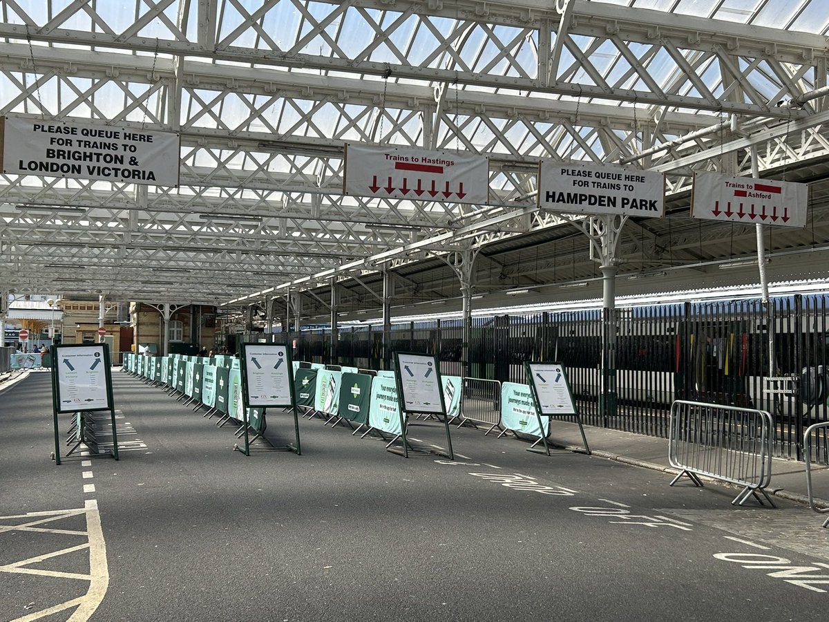 tms1967's tweet photo. I’m not going to enjoy the queuing system this year, or going to the rather mediocre Airborne offering, but @SouthernRailUK are to be commended for the system that they put in place every year to keep the crowds flowing at the end of every flying display 👏 https://t.co/SD0oMFYb7q