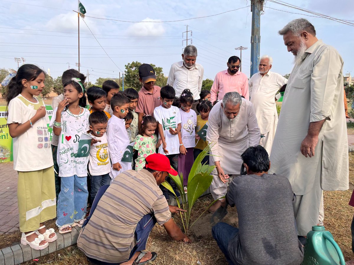 alkhidmatKHI's tweet photo. Celebrating Independence Day with hope, pride, and a stronger Pakistan!
Alkhidmat Karachi’s Orphan Care Program celebrated 14th August with inspiring speeches, patriotic activities, gifts, and joyful moments.
#Alkhidmat #OrphanCareProgram #14August #PakistanZindabad #Strong https://t.co/cxW2yNe5n0