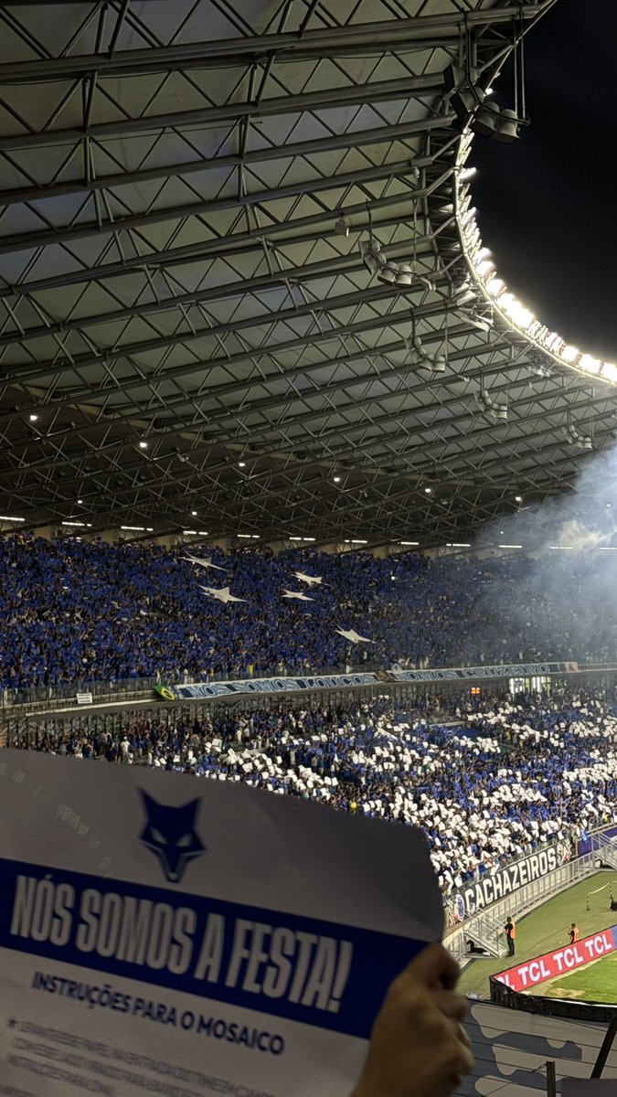 VamosComTudoCEC's tweet photo. NOITE DE LIBERTADORES…🔥😮‍💨

Recebimento da torcida do Cruzeiro na entrada dos jogadores para a partida de ontem! Faltam 90 minutos, vamos com tudo no Maracanã!!! 🎶…Libertadores é raça, nós queremos a taça…🎶

#vamoscomtudocec #fechadocomocruzeiro #cruzeiro #maiordeminas https://t.co/LOoMTlf8uc