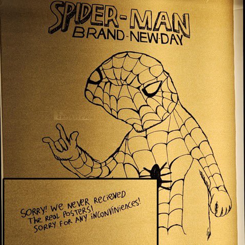 FrenchRapUS's tweet photo. 🚨 INCROYABLE !

Un petit cinéma a décidé de dessiner à la main son PROPRE poster de Spider-Man: Brand New Day car il n’avait tout simplement pas reçu les AFFICHES officielles 😭

L’initiative a tellement CARTONNÉ sur internet que le cinéma est devenu viral PARTOUT dans le monde. https://t.co/OBYFYfBC1A