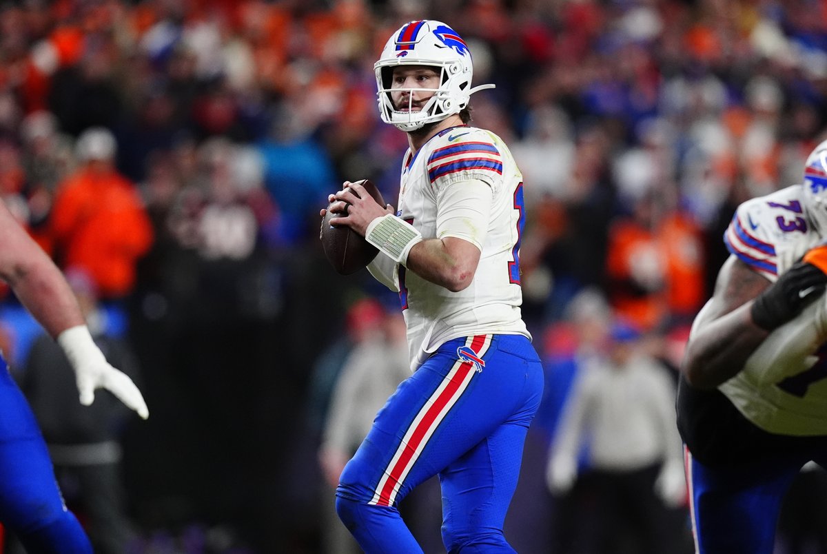 UnderdogNFL's tweet photo. Top-10 QBs in decision-making with the football, per @danorlovsky7:

1. Josh Allen
2. Matthew Stafford
3. Jordan Love
4. Drake Maye
5. Jayden Daniels
6. Dak Prescott
7. Lamar Jackson
8. Joe Burrow
9. Pat Mahomes
10. Jalen Hurts https://t.co/i5Quunn9Xi