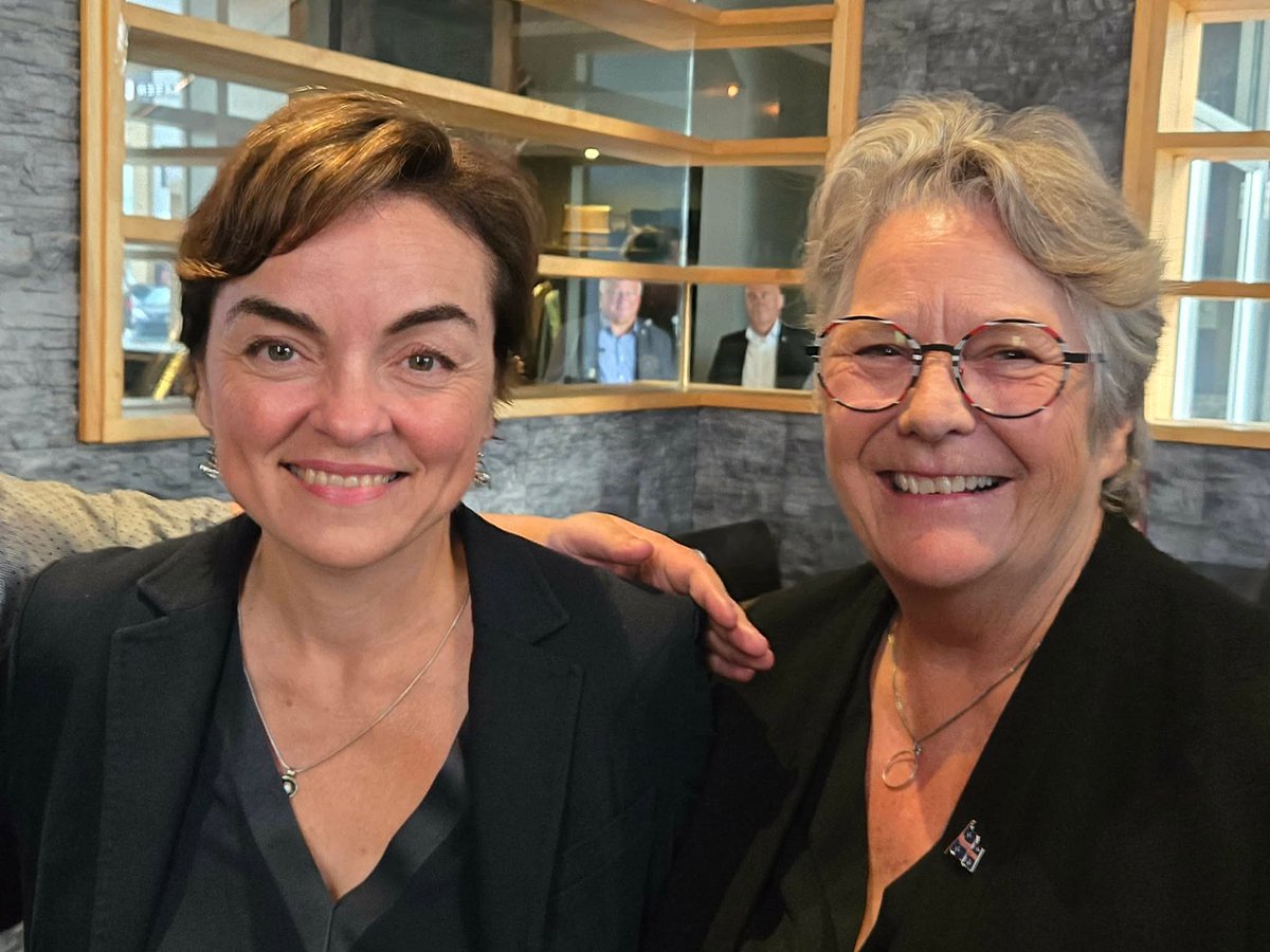 rouleauchantal's tweet photo. 🩵 🏙️Rassemblement partisan à Montréal!

Hier après-midi, notre cheffe et première ministre, @CFrechette, était à Montréal pour retrouver nos militants et nos élus, mobilisés et prêts pour la suite!

À l’approche des élections du 5 octobre, chaque rencontre compte. Nous avons une équipe solide, déterminée à défendre les priorités des Québécois et à continuer de faire avancer Montréal et toutes les régions du Québec.

Un immense merci à toutes celles et tous ceux qui étaient présents! 🙌

Le 5 octobre, joignez-vous à nous et soutenez l’équipe Christine Fréchette! 🩵 #polqc