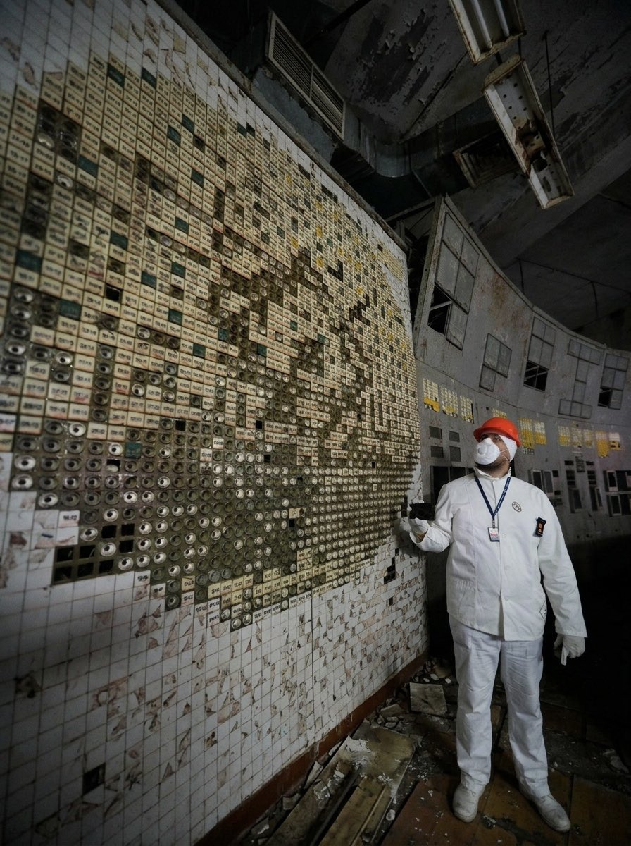 Kekius_Sage's tweet photo. Scientists found a black fungus inside Chernobyl's reactor. 

It appears to use radiation as fuel through radiosynthesis. https://t.co/Ty5L3TLZpX