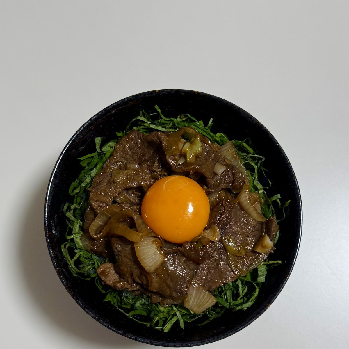haru_minimal's tweet photo. 牛スタミナ丼。

味濃いめの白米泥棒。 https://t.co/6RUyW7MzUg