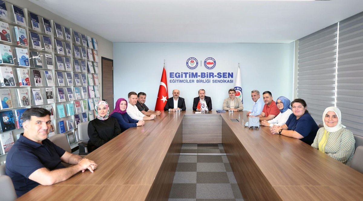 EgitimBirSen's tweet photo. Milli Eğitim Akademisi Başkanlığı Akademik Kurul Üyesi Yusuf Akbaş ve Ankara Nurettin Topçu Eğitim ve Uygulama Merkezi'nde eğitim personeli olarak görev yapan üyelerimiz, babasının vefatı dolayısıyla Genel Başkanımız Ali Yalçın’a taziye ziyaretinde bulundular.

@M_E_Akademisi https://t.co/LvXR8qh8J1