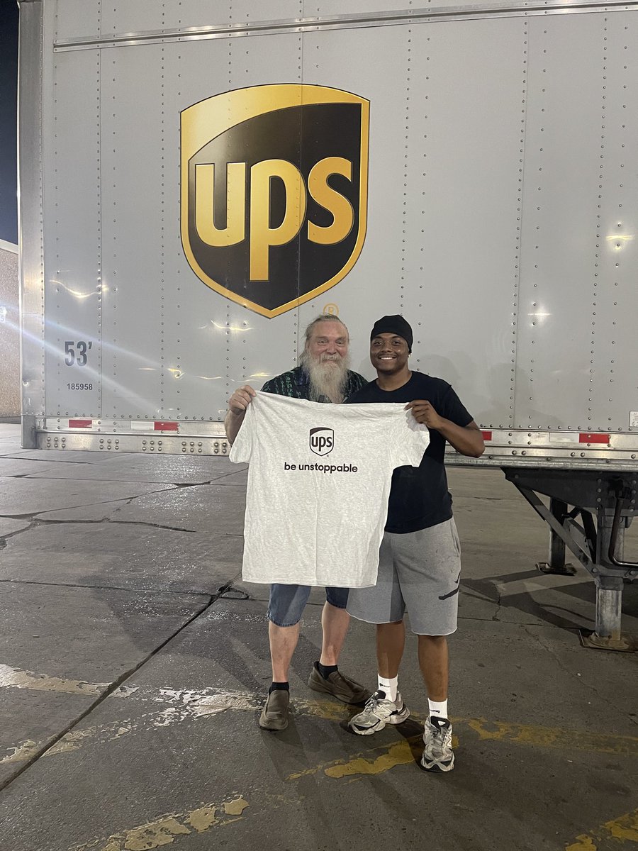 okc_preload's tweet photo. #OKC #Preload 🤩#SafetyInitiative drawing🏆WINNER🏆 Loader Jordan knowing how to adjust &amp; thrive 👏 He won our weekly drawing for a UPS T-shirt! Thank you! #UPS #Recognition #BeatTheHEAT https://t.co/6Jj8zpOhz6