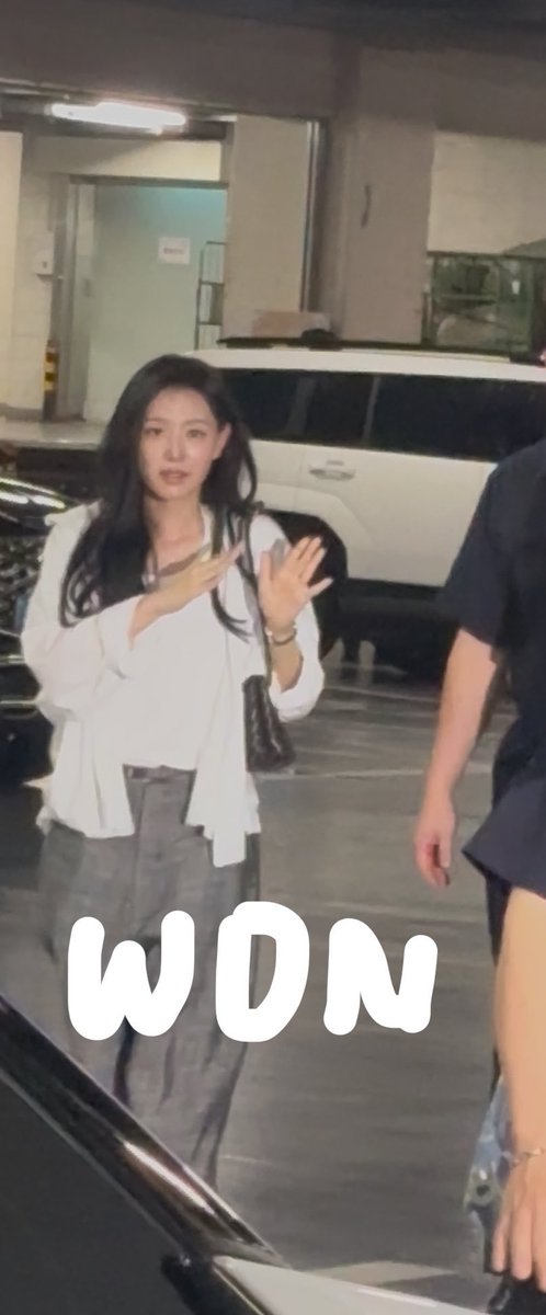 kjw_ily10000's tweet photo. Jiwon attended The Journey to Gyeongju screening ❤️ so pretty as always https://t.co/VmFP9gwkvI
