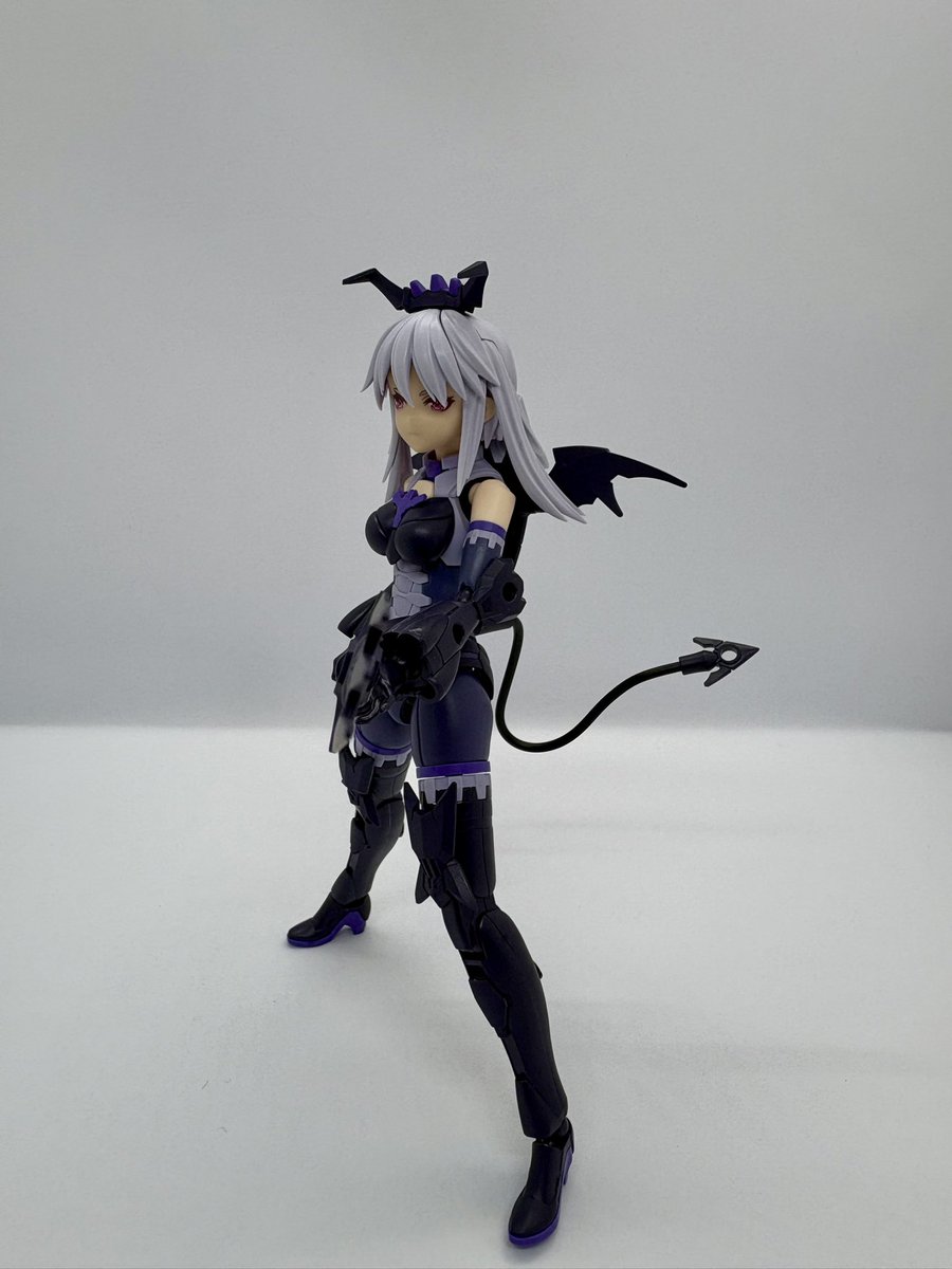 star_blast_m's tweet photo. ネヴァリアとメイドを組みまして
最初はネヴァリアの頭をメイドにつける作例通りのパターンのつもりだったけど、リリネルのフェイスとヘアスタイルパーツ使って別途用意して付けたり��どしてた https://t.co/IU2jQIa2xf