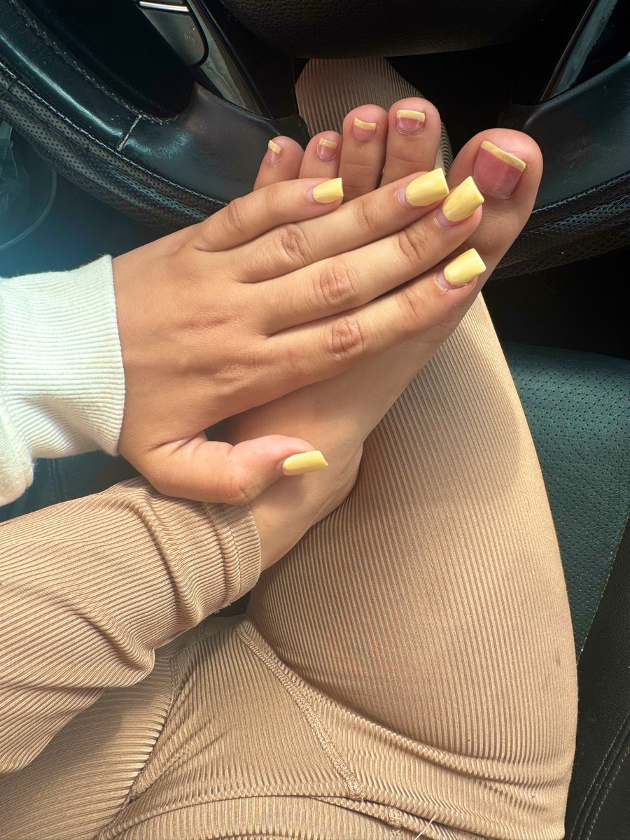 Butterrgirll's tweet photo. Top of the morning 🌝 #feet_lover #feetfetısh #feetman  #dm #feetworshi̇p #toes https://t.co/fuvIxnXRXb