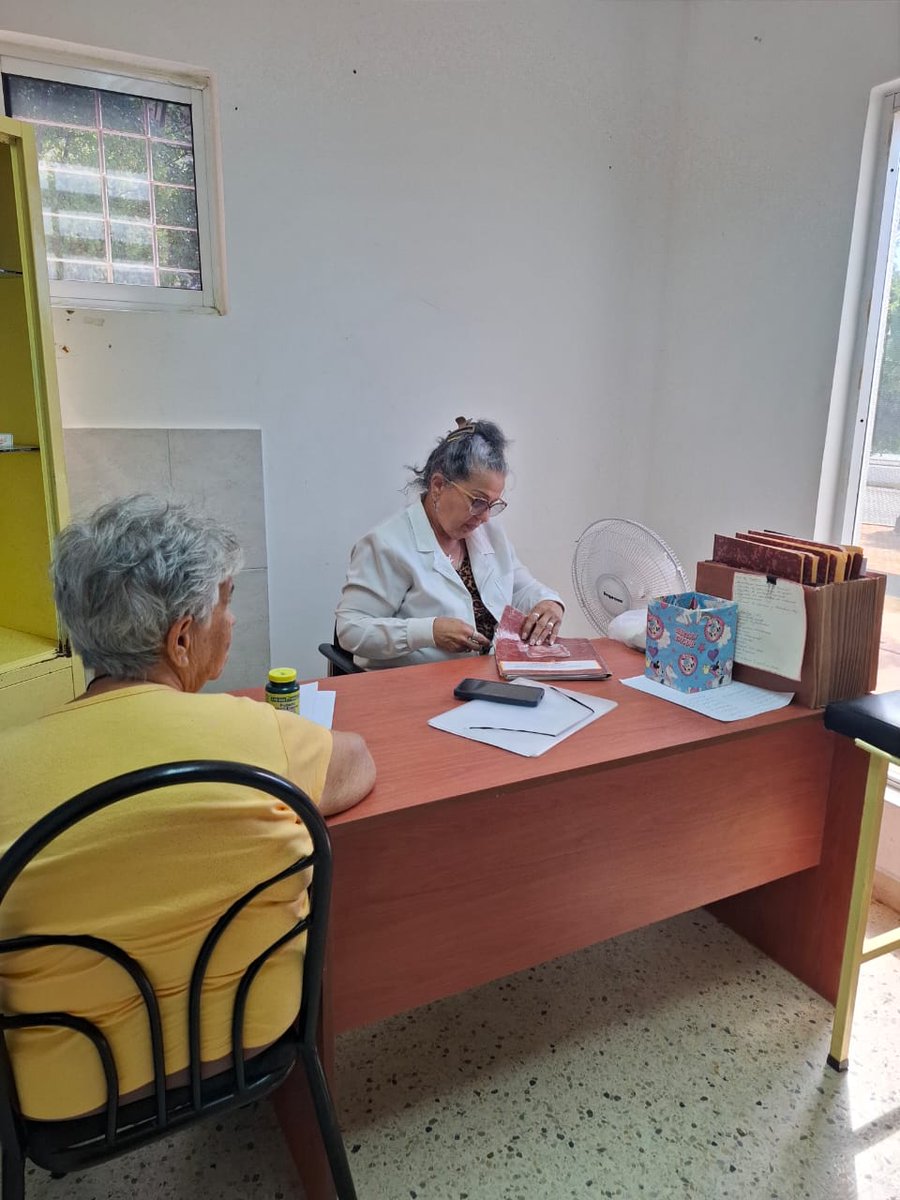 BAngulo's tweet photo. Desde el Estado Zulia el CDI El Bajo 
Los colaboradores reafirmamos en este centenario que tú legado siempre vive 
#100AñosConFidel 
#FidelEntreNosotros https://t.co/KTfmiNGpAP