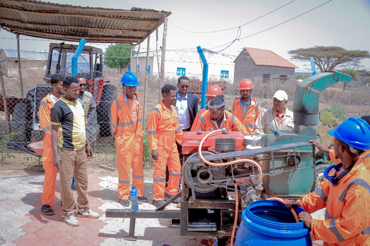 FAOSomalia's tweet photo. .@FAOSomalia has trained 57 fodder machine operators in #Somaliland on the maintenance &amp; repair of fodder processing machines.
The training linked local artisans with machine operators to enhance value addition and processing capacity.
Thanks @SwissEmbassyKE for the support. https://t.co/i86aJqqDPS