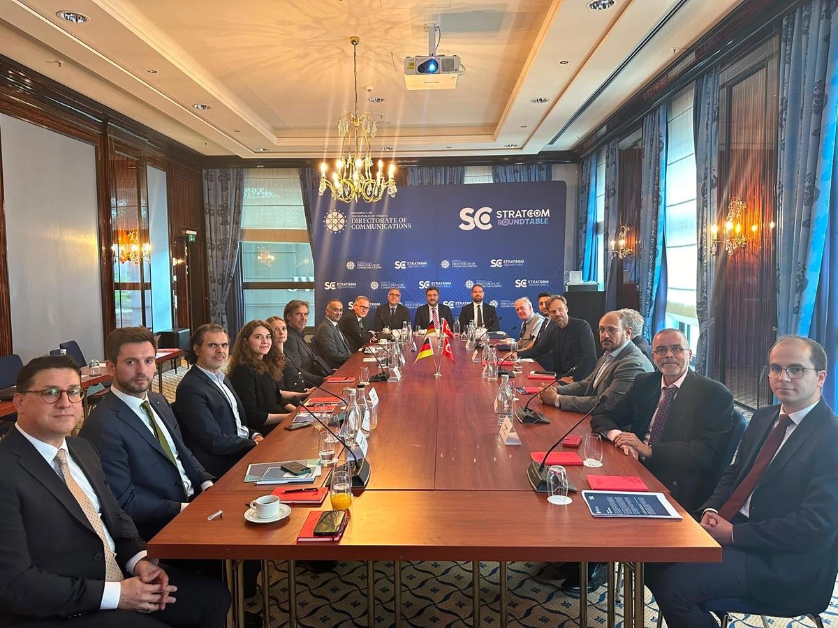 iletisim's tweet photo. Cumhurbaşkanlığı İletişim Başkanlığımız ve Berlin Büyükelçiliği ev sahipliğinde Türkiye ve Almanya’dan üst düzey kamu yöneticileri, medya mensupları, akademisyenler ve uzmanlar, Berlin’de düzenlenen Stratcom Roundtable serisinin ilk toplantısında bir araya geldi.

https://t.co/U4Jl3uQXQw