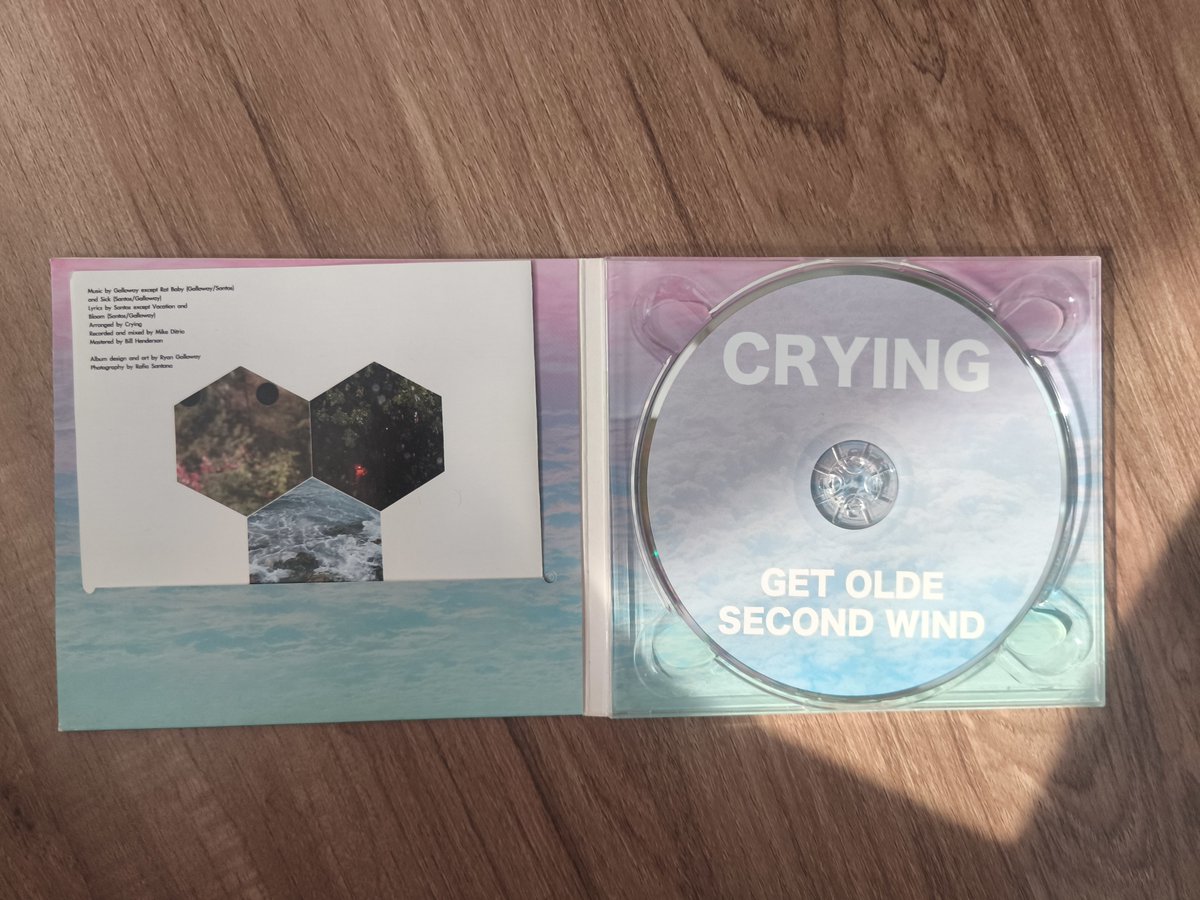 siakap_boy212's tweet photo. posting that i got this CD of get olde / second wind by @cryingband cuz AINT NO FUCKING WAY I GOT THIS FOR ONLY 20 BUCKS AT THE USED SECTION??? DON'T PMO BRUHH
CD so #shocking and #mythical i still think about it 24/7 after three days, never knew ts even existed #loveyou https://t.co/peVZI852J5