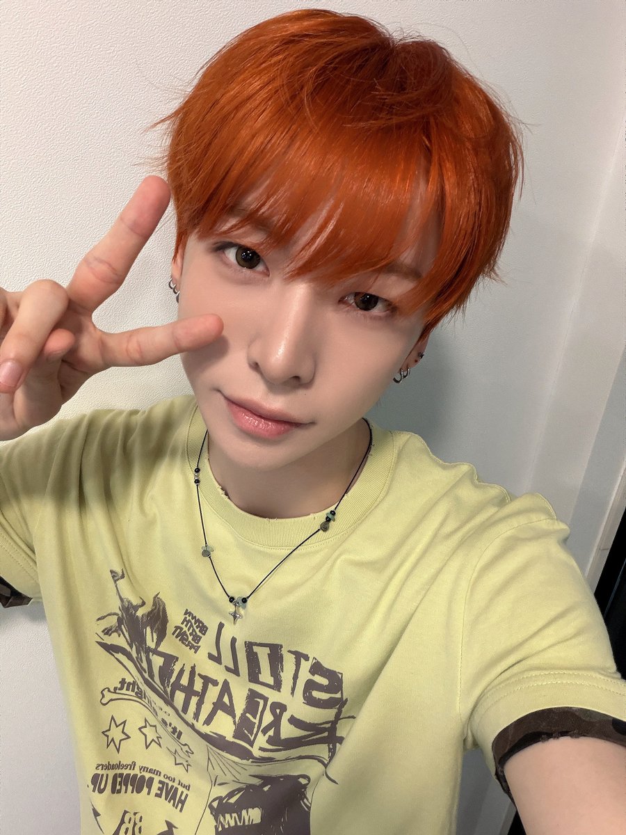 _AMPERSANDONE_'s tweet photo. DO YOU LIKE MY 🍊 HAIR?🙄

#앰퍼샌드원 #AMPERSANDONE
#최지호 #JIHO https://t.co/hyMQSLlYjq