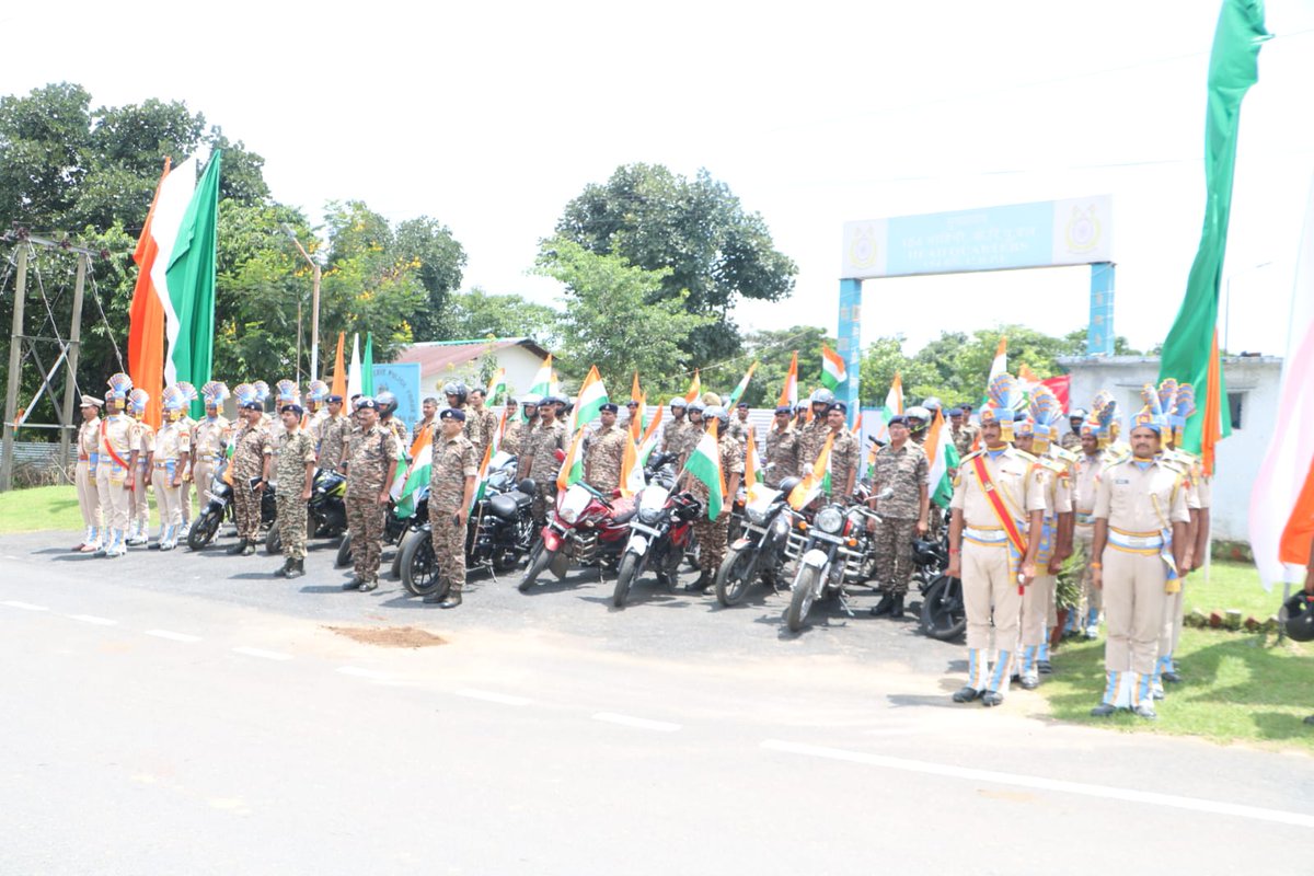 154bncrpf's tweet photo. 🇮🇳 The #HarGharTiranga campaign was successfully organized by 154 BN CRPF in Pradhankhanta, Dhanbad,   Honouring the rich heritage, inspiring the future with one nation,  one emotion, our Tricolor 🇮🇳
#HarGharTiranga #CRPF #JaiHind @igcscrpflkw https://t.co/oDV7NydlIn