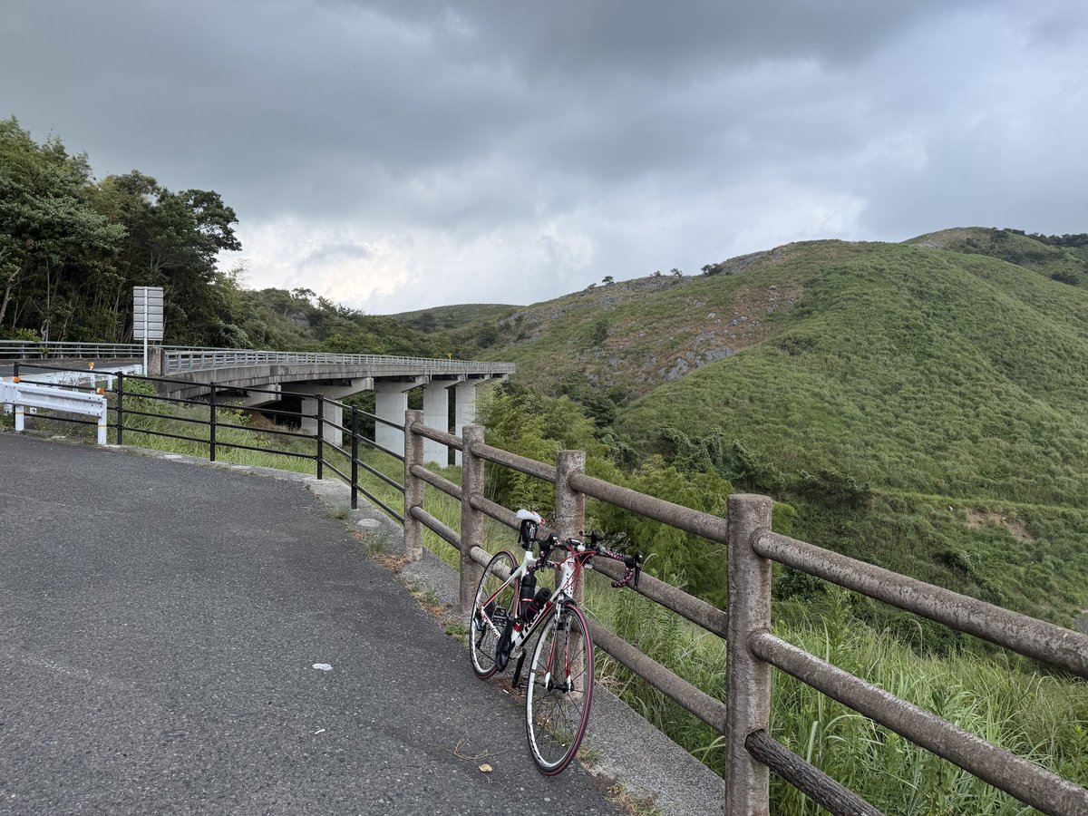 okogetoroad's tweet photo. 北九州の平尾台も楽しかった。景色がいいのと走り��すい道でした。しっかりカロリー消費したからケンタッキー買って晩酌です！
#ロードバイク  #平尾台　#ケンタッキー https://t.co/DFBkYL9TfN