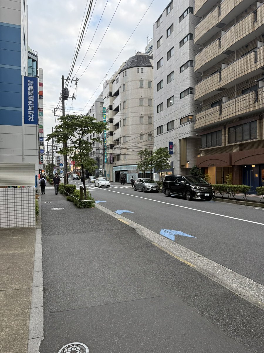 babi_0721's tweet photo. 初めてメンエス行って、最高な体験をした後、マンションから出たら空がすごい綺麗な青空に見えて写真撮った。今見返したら普通に曇天でクソワロタ https://t.co/tw8iehMeEk