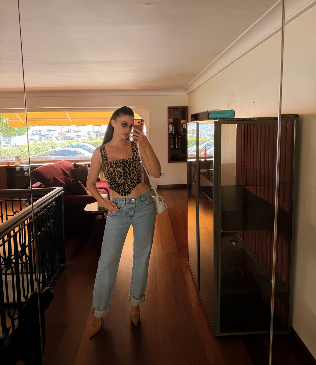 esra_verse's tweet photo. burcu mommyyy 🐆🔥 https://t.co/38HYQ4urzL