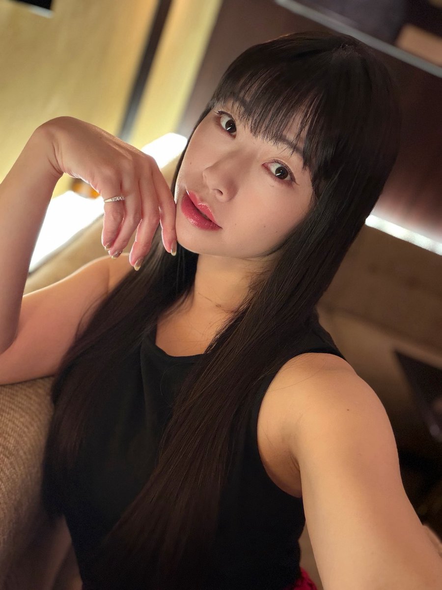 asuka_oda_0320's tweet photo. 出勤してまーす♥️

今日スカート短過ぎる🙈いやん🃏

#グラドルラウンジ @guradorulounge https://t.co/CraoZoR5SZ