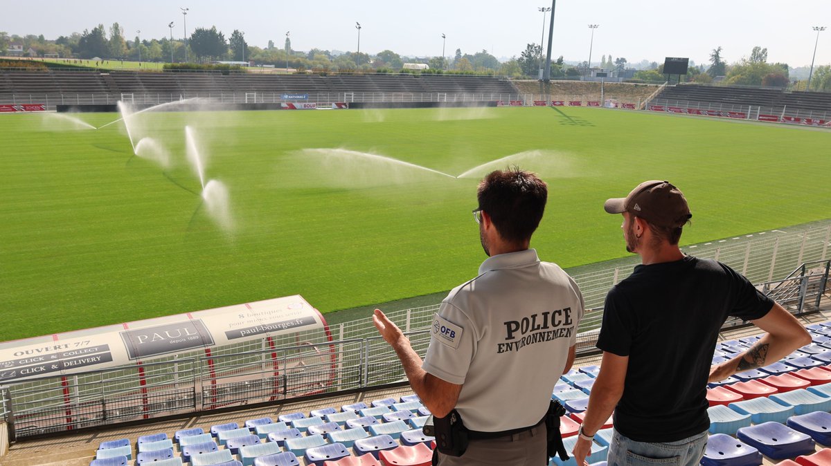 Image de Préfet du Cher - #Sécheresse |🚰Terrains de sport : l'eau ne coule pas à volonté
💧 Rappel
L'arrosage des terrain de