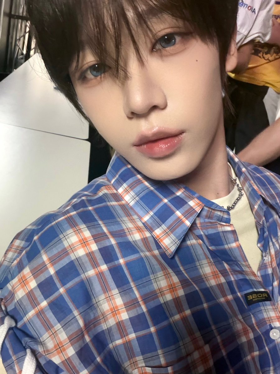 AHOFonWeverse's tweet photo. 260813 | 16:58 KST
💌 from 🐸

🐸: That’s it for today!!!
🐸: I like today’s makeup.
🐸: I’ll give you a selfie~~
🐸: [PHOTOS]
🐸: Please tell me it’s pretty~ https://t.co/Tcx79GKxSR