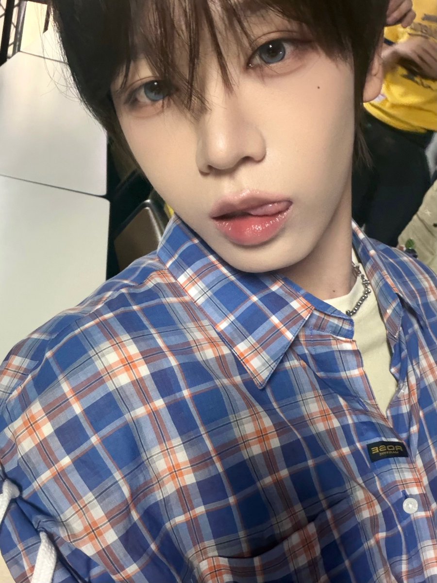 AHOFonWeverse's tweet photo. 260813 | 16:58 KST
💌 from 🐸

🐸: That’s it for today!!!
🐸: I like today’s makeup.
🐸: I’ll give you a selfie~~
🐸: [PHOTOS]
🐸: Please tell me it’s pretty~ https://t.co/Tcx79GKxSR