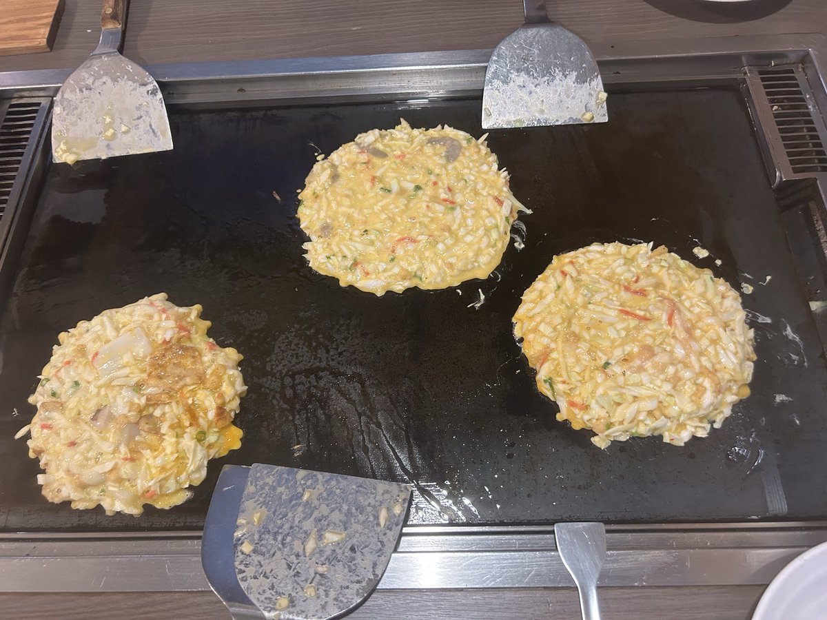 kk_time_soool99's tweet photo. お好み焼き食べにきた https://t.co/XpiEgQ6MyW