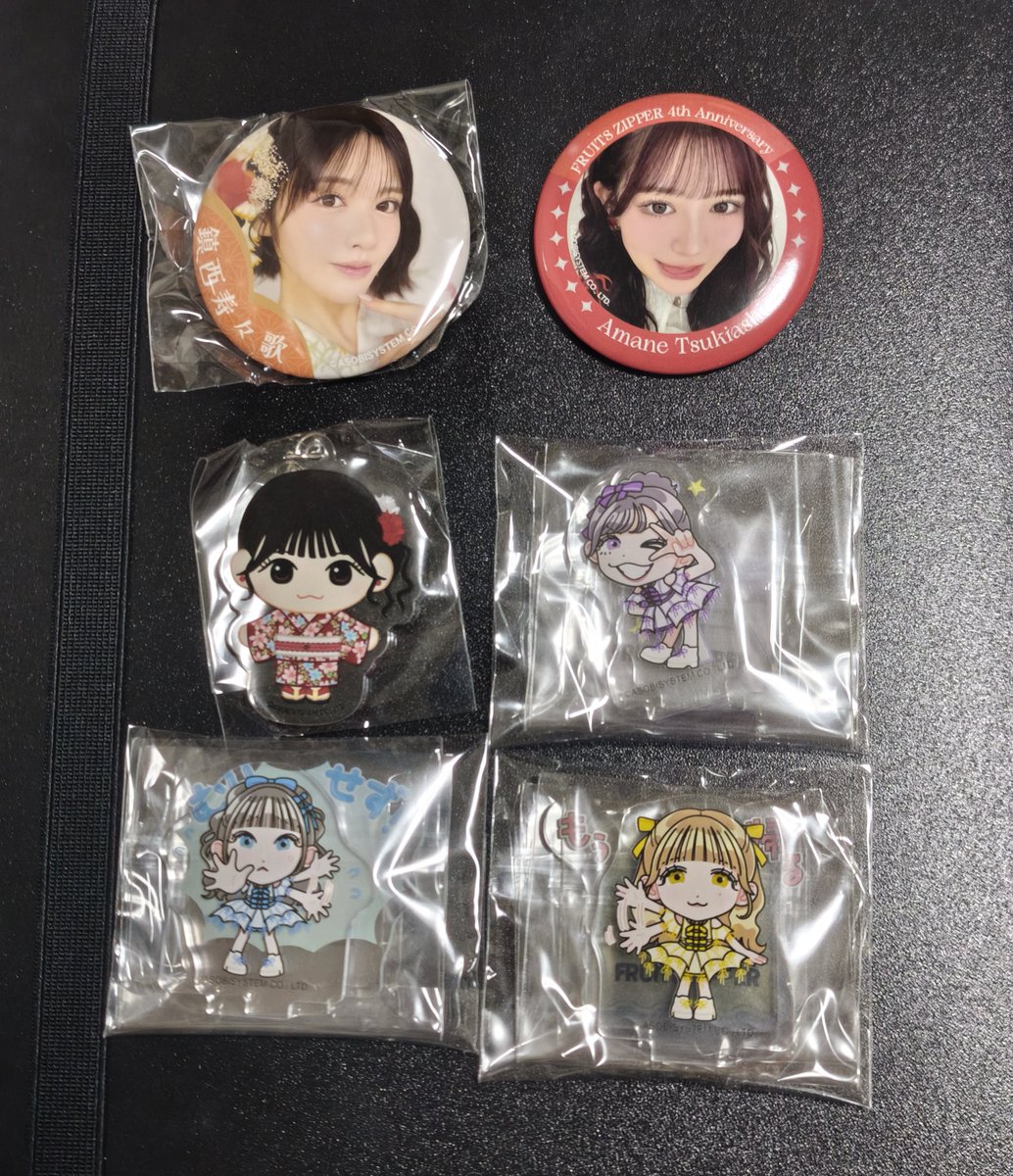 naoguchi20fz's tweet photo. グッズ整理

譲)画像のもの

求)定価　ガチャ500円
           メッセージアクリルスタンド900円

8/16大特2.3.4部でお取引できる方でお願いします🙇

#ふるっぱー交換
#ふるっぱー譲 https://t.co/CyIZMOQ3FR