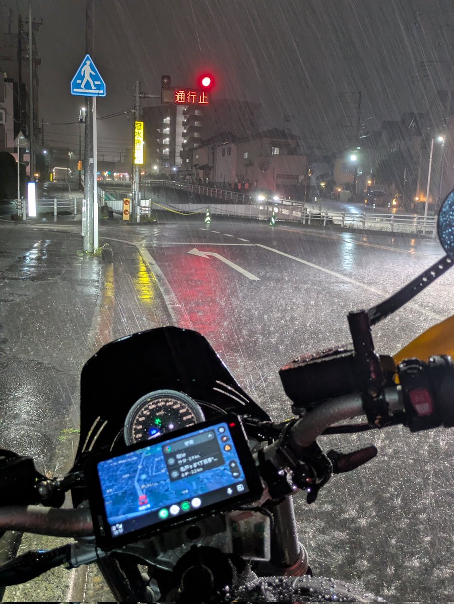 tanaxsales's tweet photo. 柏　我孫子周辺のアンダーパスは全滅状態です。ツーリング帰りのゲリラ豪雨気をつけて帰ってます。 https://t.co/tNfqn4tL89