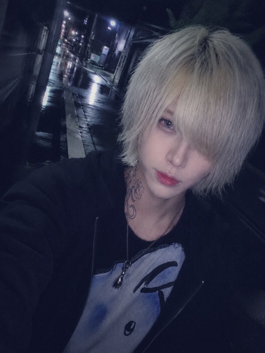 shid_yomi's tweet photo. 帰るの忘れてた https://t.co/5BQBwV5oBE