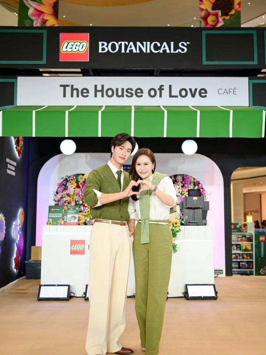 Geminint_family's tweet photo. ♊️ IG Update | gemini_nt 

มาเติมเต็มโมเมนต์พิเศษในวันแม่ กับ LEGO® Botanicals The House of Love Café 💐พร้อมโปรโมชั่นพิเศษภายในงาน
ที่ Fashion Hall ชั้น 1 Siam Paragon
🗓 9–16 สิงหาคม 2569

#GeminixLegoSiamParagon
#LEGOTH #LEGOBricksThailand
#Gemini_NT #เจมีไนน์ @gemini_ti https://t.co/LPTpOMOh2A
