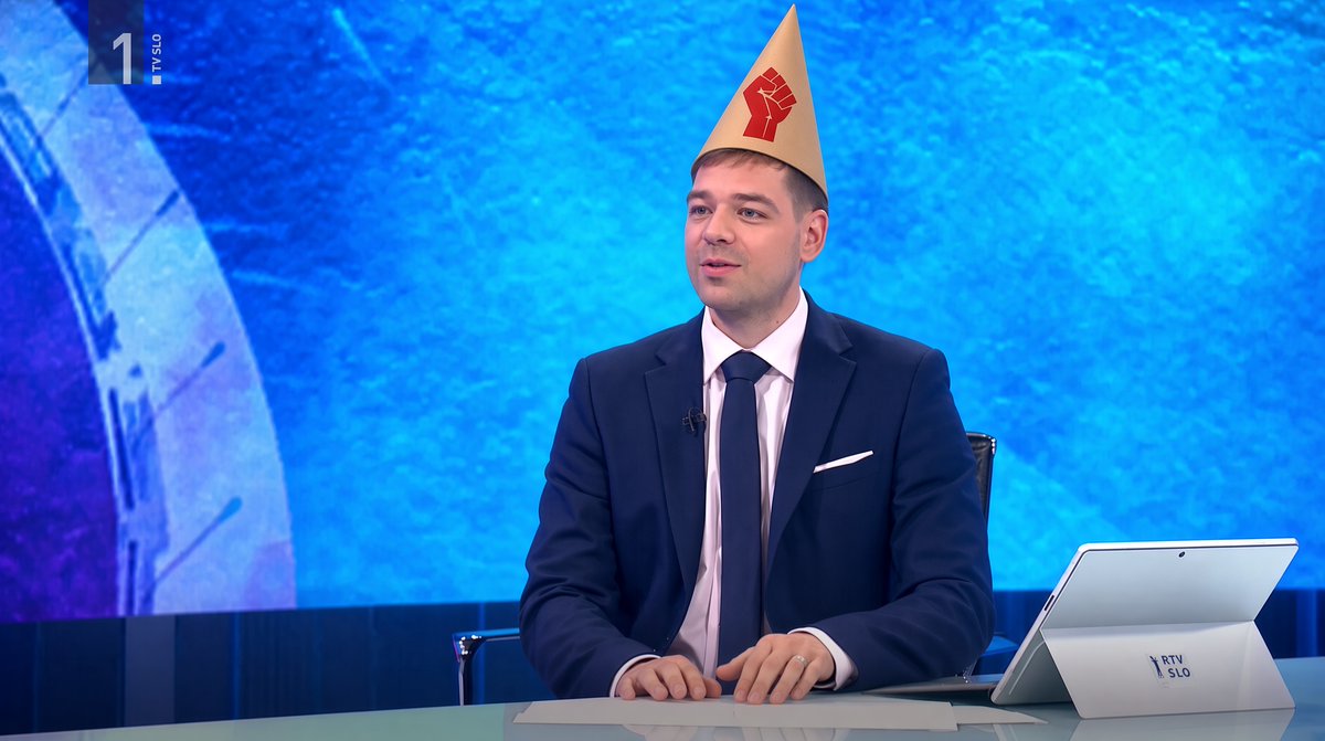 BorutPetric's tweet photo. Ko je na oblasti desna sredina, mrcvarimo oblast. Ko je na oblasti leva sredina, mrcvarimo opozicijo.

(Za)vedno tvoja,
#RTVSLO https://t.co/F4MtGV1hb4