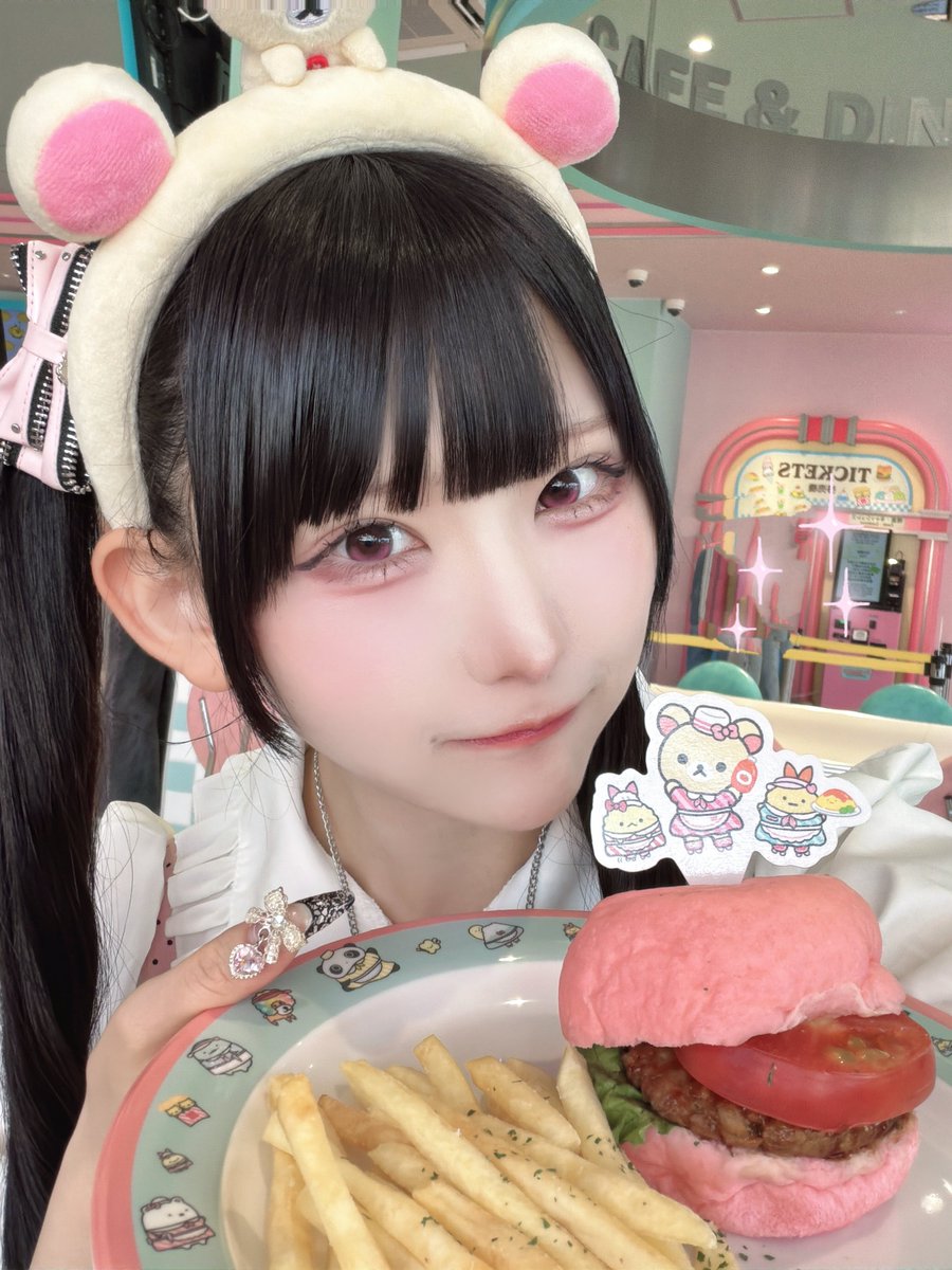 AZATOY_momoka's tweet photo. 好きなクマちゃんに会いに行きました🎀 https://t.co/IlphAV6Xo1