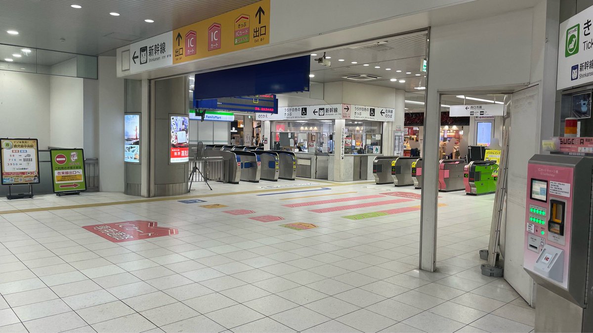 o_kubon's tweet photo. 夕方の鹿児島中央駅
ビビるぐらい人おらん😨
会社や学校休みの人も多いから、平日の夕方以上に…
土産物店にいる後輩に聞いたら「話にならんですよ⤵︎」と https://t.co/9D5YDITWgz