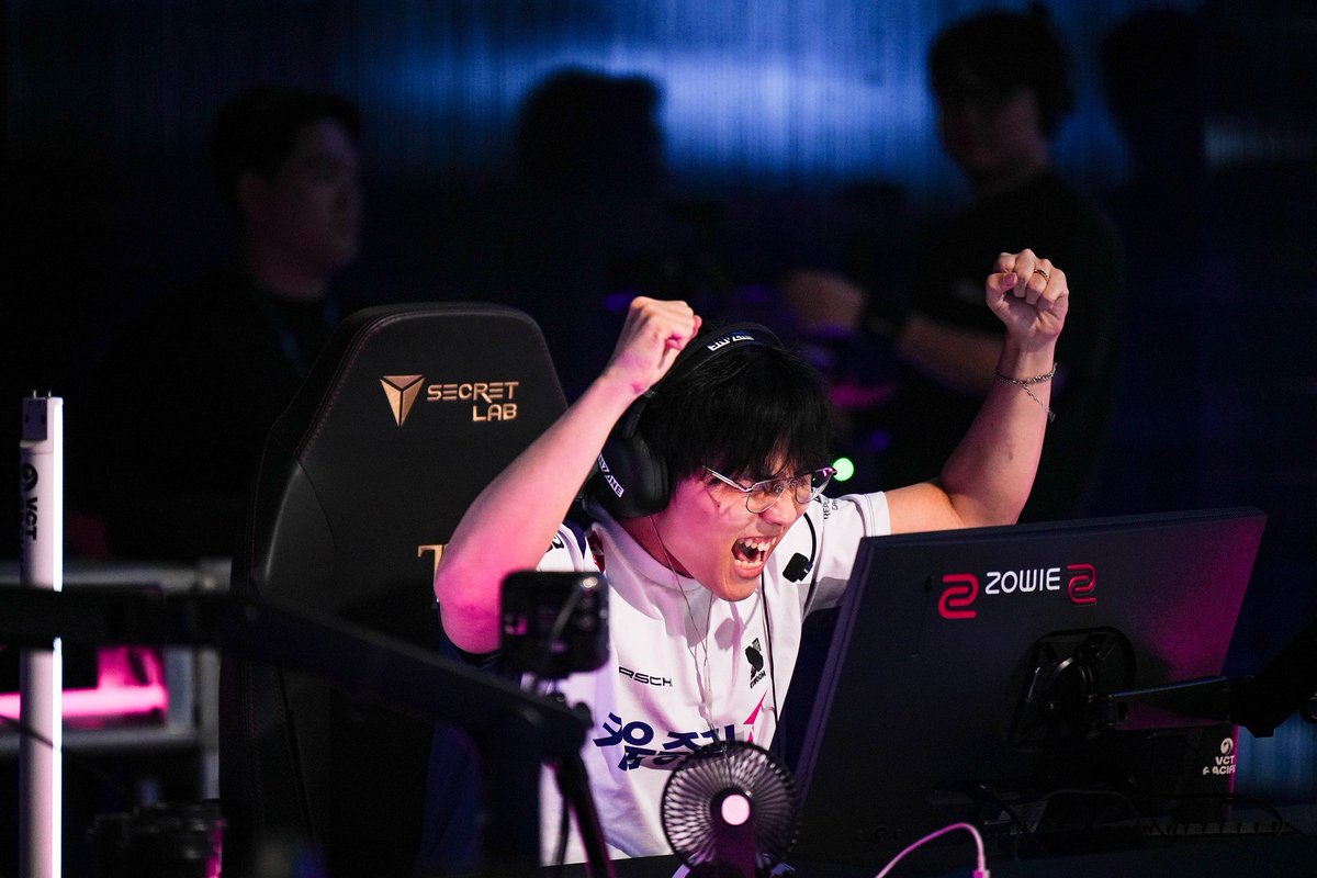 ohmyinara's tweet photo. AFTER SO MANY GAMES WE THREW
WITH THIS ROSTER THAT CAN'T STICK TO FIVE
DRX IN FUCKING TWO
THE RUN IS STILL ALIVE 🔥🔥
#DRXWIN https://t.co/Of2iswfsbM