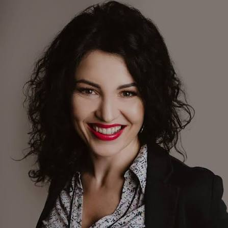 DorotaKania2's tweet photo. Jolanta Trytko- Warczak ( KO)  - asystentka społeczna ministra koordynatora służb specjalnych Tomasza Siemoniaka, przewodnicząca Rady Miejskiej w Nysie dostała 171 872 zł pomocy powodziowej. Należący do jej firmy VENETO ( kosmetologia, masaże, fizjoterapia) lokal był nieczynny tylko jeden dzień podczas powodzi. Info - profil fb Nysa Patrzy. W komentarzach pojawią się informacje, że powódź nie doszła do tego budynku.