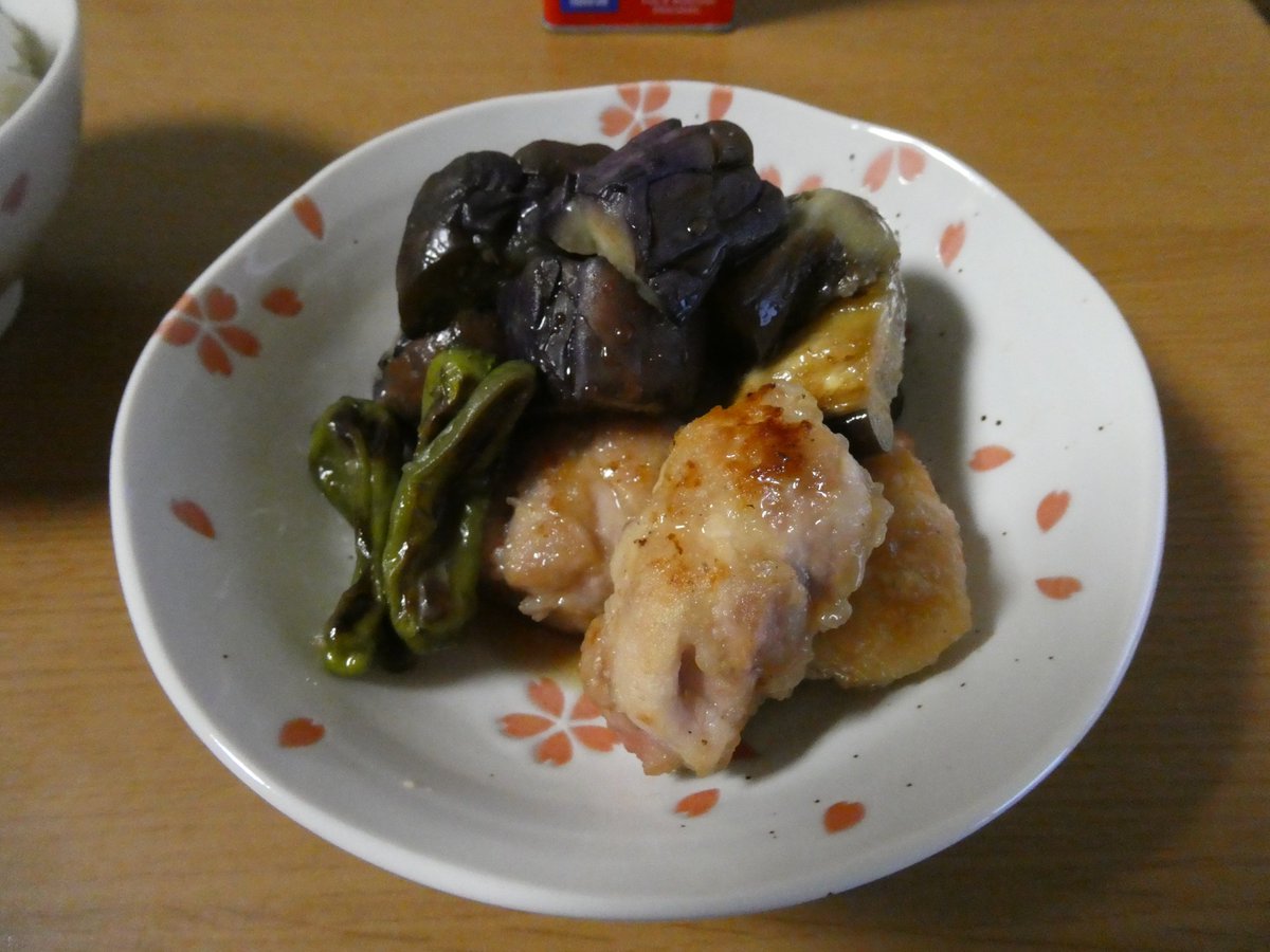 sweet_tooth7777's tweet photo. 今日の晩飯は焼き浸しです！それと、デザートのアイスクリームです！ https://t.co/IG12hCJuGM