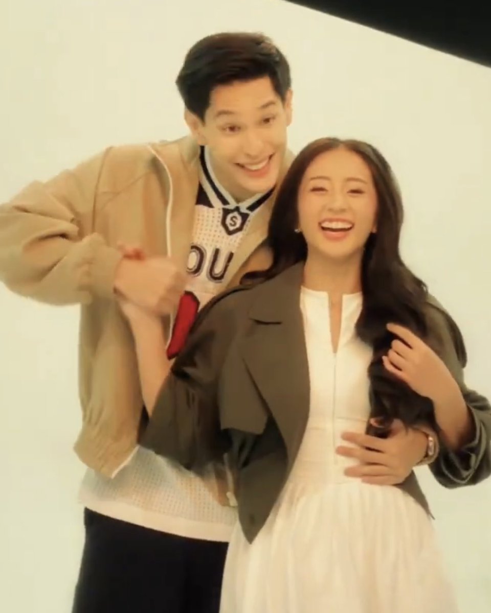 hyaselyse's tweet photo. students elvi and married elvi 🥹🥹 https://t.co/BnSEh088GN