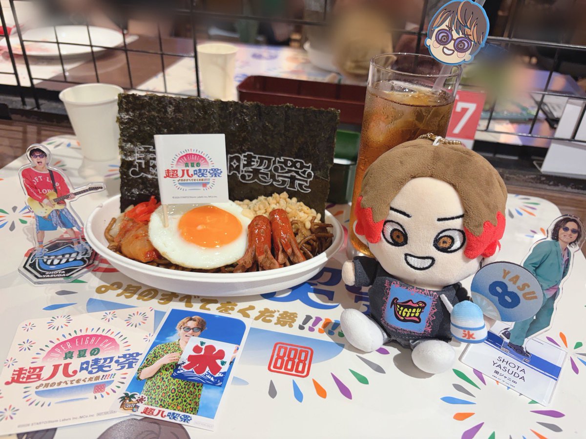 ay___91183's tweet photo. 超八喫茶いってきた🍧♡
全部揃うの待ってたら食べる時間なくなって意外と忙しい🤣味も量も余裕で美味しかった！！
エイトだらけの空間最高すぎるね🌻
#真夏の超八喫茶 https://t.co/aRM2xYjWlB