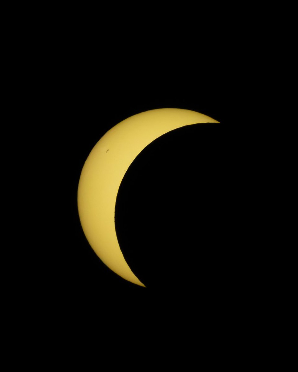 FundIbercaja's tweet photo. Ayer vivimos un momento único desde Mobility City 🌒✨
El eclipse nos regaló una tarde diferente para mirar al cielo y disfrutar juntos de uno de los grandes acontecimientos astronómicos del año. https://t.co/gA1dgtgR9v