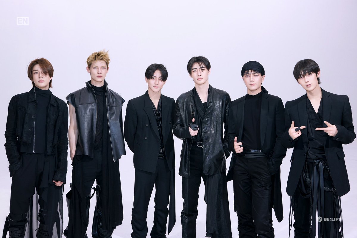 beabawon's tweet photo. jungwon looks so tiny https://t.co/Nxiqv5A6Mn