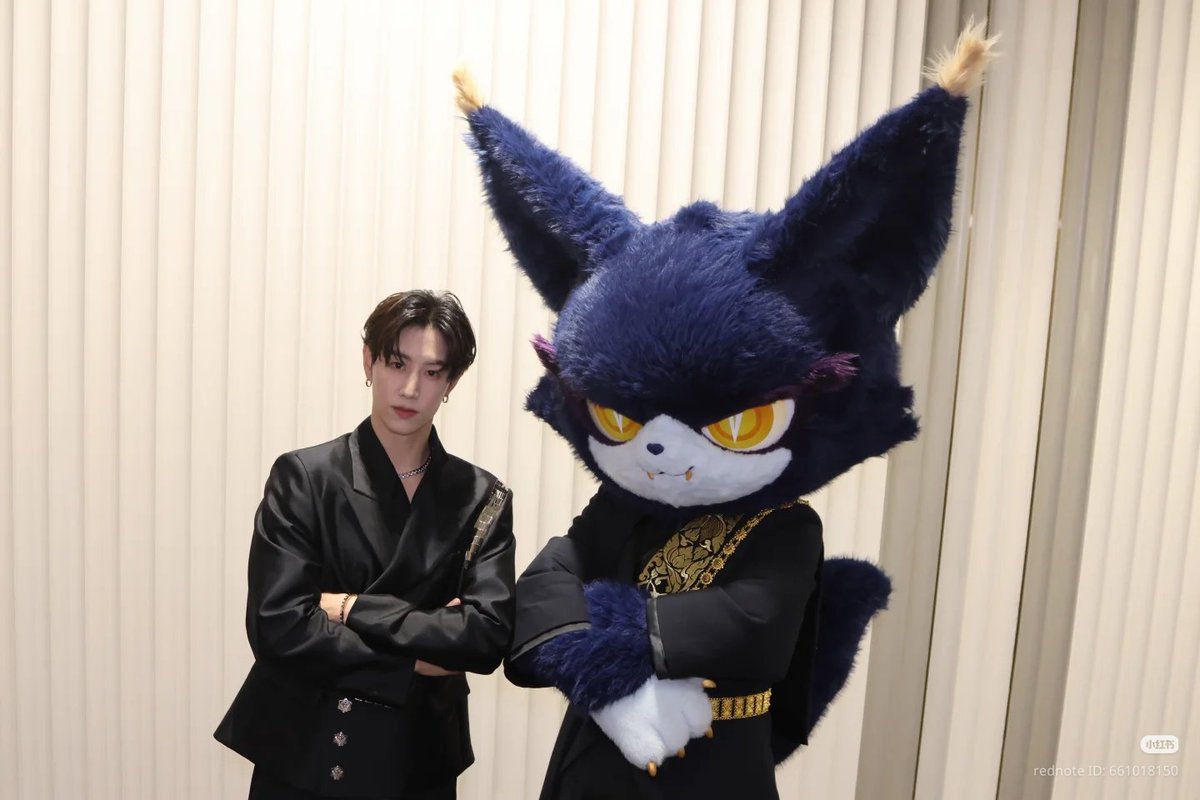 wwmarktuan's tweet photo. 280613 喵娲娲MEWOWOW xhs post

"How do you take photos when you happen to meet a handsome guy? 📸

Photos with Duan Yien gege ×2"

#MarkTuan #MarkTuanXWeiboGala2026
#WeiboGala2026 #WeiboCulturalCommunicationNight 
#段宜恩 #마크 #MarkTuan @DNAmngmnt https://t.co/i3oKRLOO4e